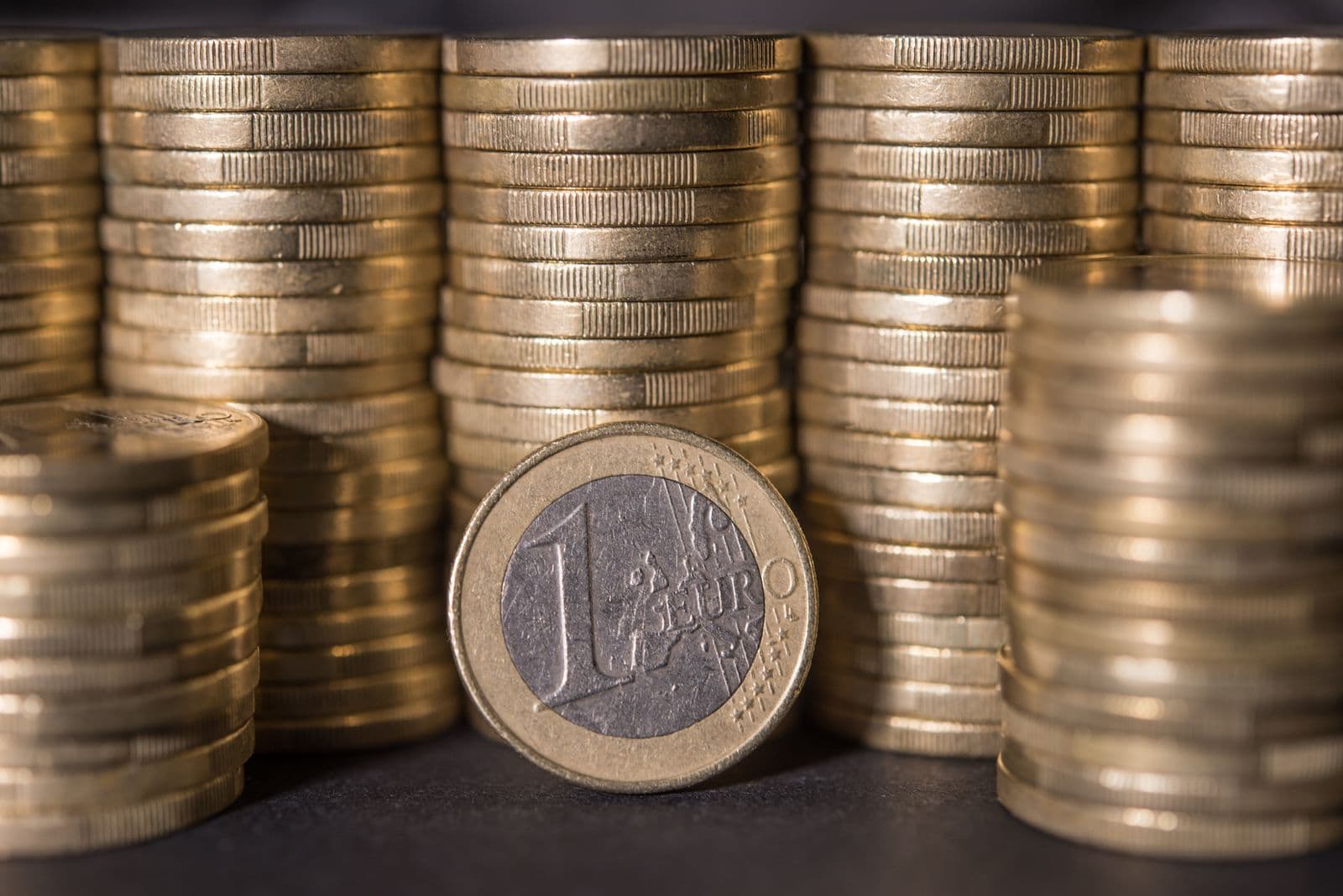 Piles de pièces en euros
